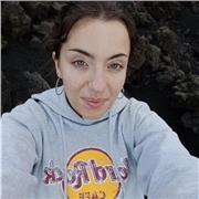 Ragazza diplomata con certificato CAE Cambridge C1 offre ripetizioni di inglese per scuole elementari, medie e superiori